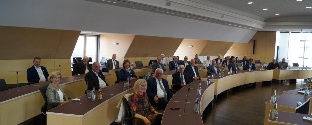 Blick in den Sitzungssaal 