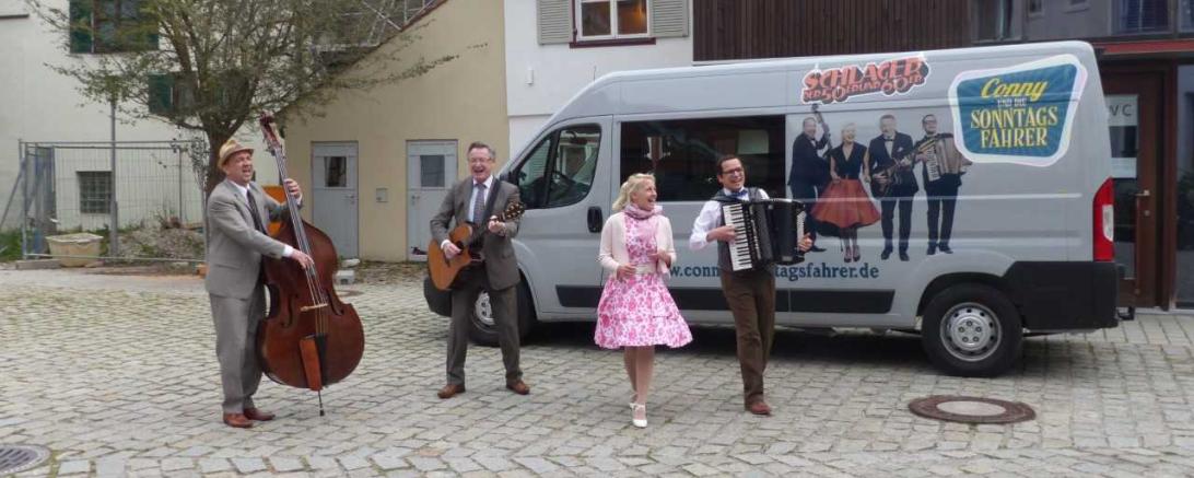 Conny und die Sonntagsfahrer brachten Abwechslung in den Alltag der Bewohner des Bürgerheim