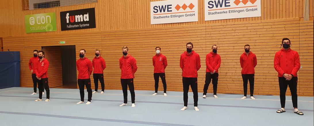 Eine Saison wie keine andere: Die Turner des TSV Monheim beim Wettkampf vor zwei Wochen in Straubenhardt mit Mund-Nasen-Bedeckung und Abstand. V.l.n.r.: Tim Leibiger, Julius Rabenstein, Julian Graf, Bastian Bonack, Sascha Wilhelm, Norik Friedel, Simon Meyer, Kai Meister, Jan Lederer, Kevin Reile (es fehlen: Klaus Kirchberger, Moritz Rese, Artjem Weimer, David-Alexander Dao, Moritz Hilpert).