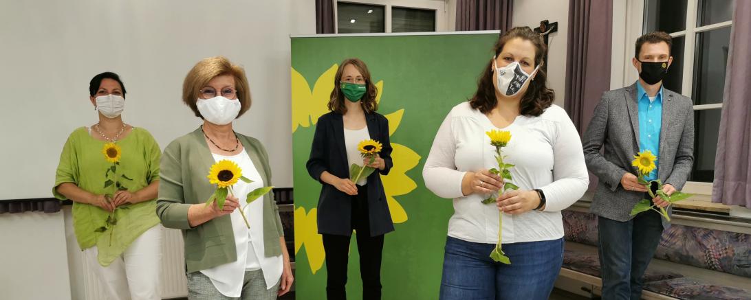 Das Bild zeigt von links nach rechts: Melitta Hippke, Ursula Kneißl-Eder, Eva Lettenbauer, Katharina Weickhmann, Dr. Stefan Bieber