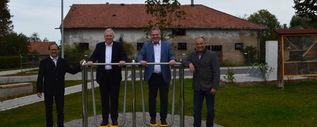 Das Bild zeigt Manfred Blaschek (3. Bürgermeister Kaisheim), Markus Ferber (CSU-Europa-Abgeordneter), Martin Scharr (Bürgermeister Kaisheim), Markus Harsch (Marktgemeinderat)
