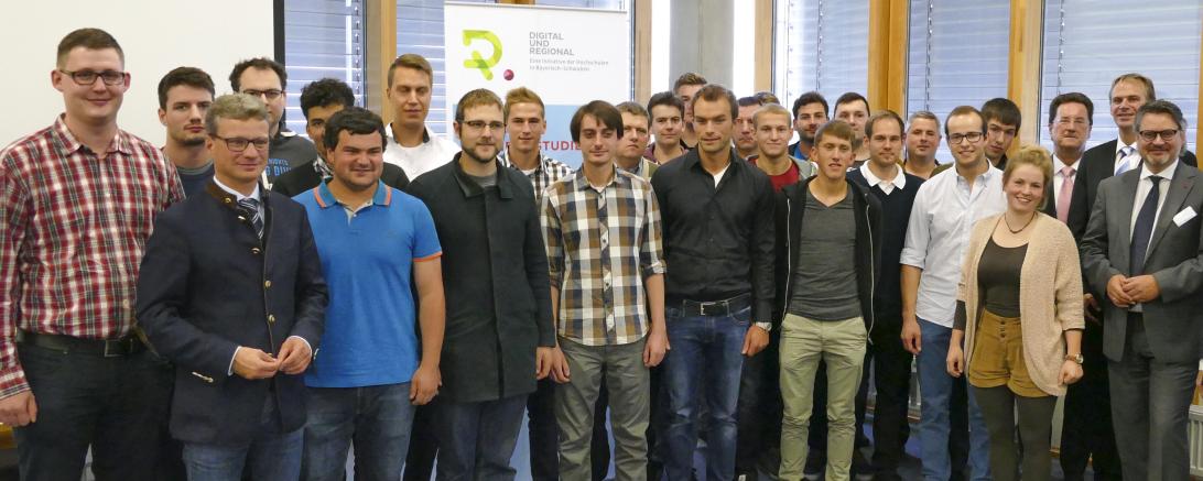 Das Bild zeigt den Studiengangstart 2016