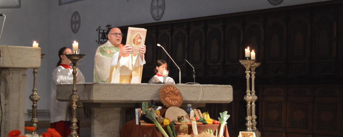 Das Bild zeigt Dekan Robert Neuner