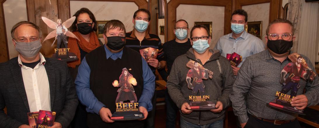 Die Fleischerinnung Nordschwaben macht sich stark für die Metzger in der Region: (von links) Alfred Hausmann (Prälat-Schilcher-Berufsschule), Svenja Fries (Landesverband), Obermeister Harald Münzinger, Stv. Obermeister Siegfried Dehm, die Vorstandsmitglieder Stefan Stöckle, Markus Pisko und Christian Geiger mit Christoph Schweyer (Kreishandwerkerschaft). In den Händen haben sie die neuen "Wächter des Handwerks".