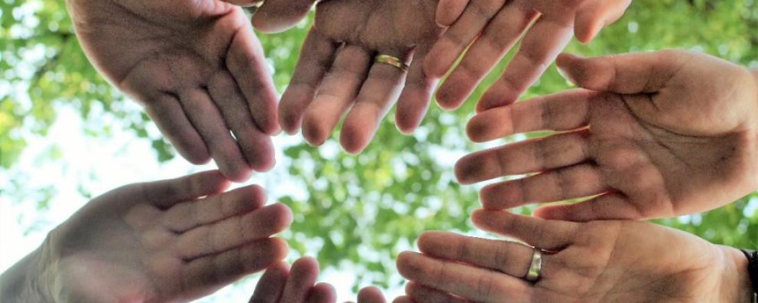 Das Gewinnerbild „Helfende Hände“