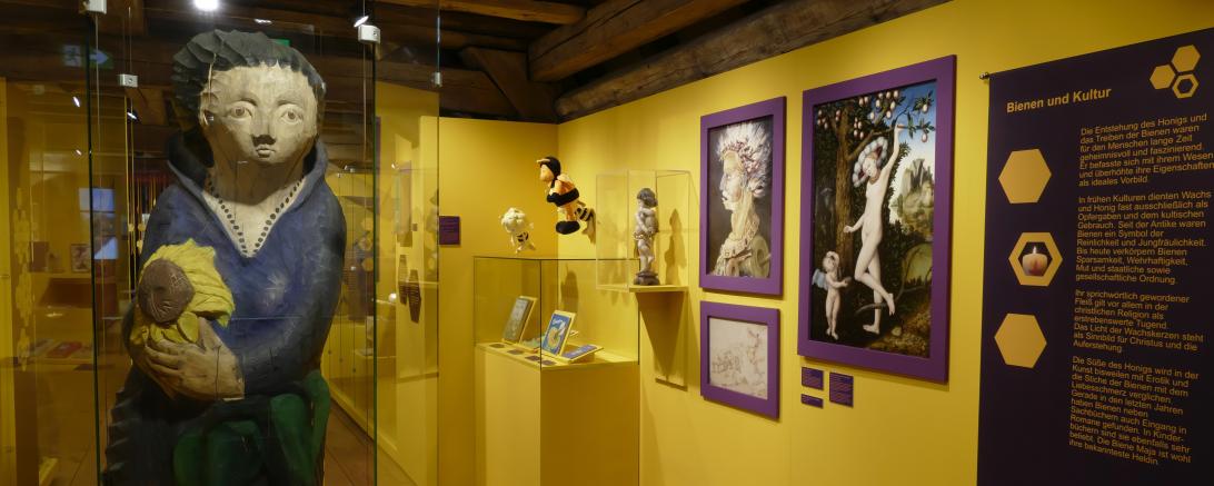 Die Honigmacher, Bienen und Imker: Blick in die Ausstellung.