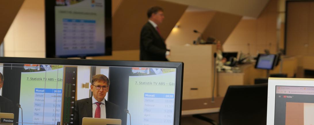 Die Mitgliederversammlung wurde live aus dem Sitzungssaal des Landratsamtes Donauwörth übertragen. 