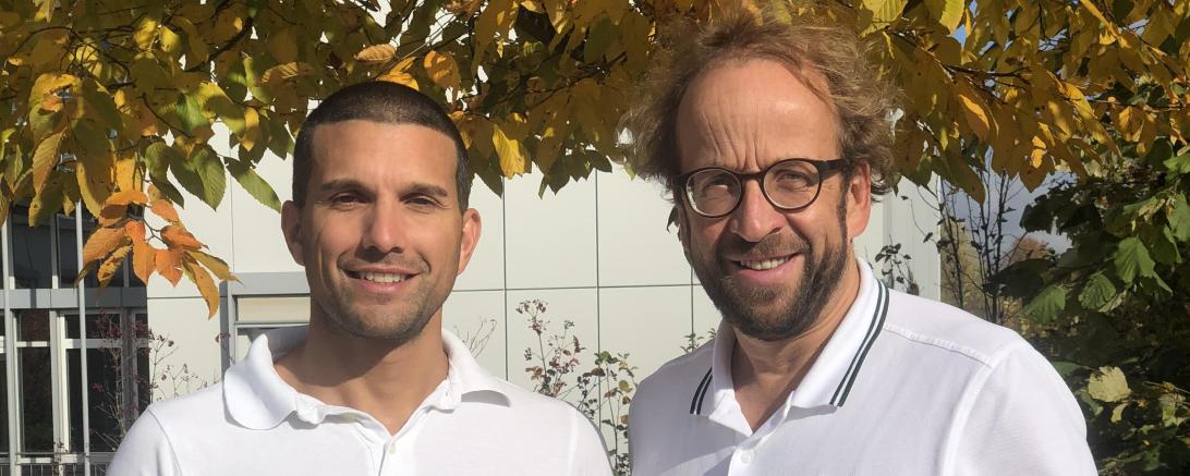 Das Bild zeigt Dr. Alexander T. Wild (rechts) und Dr. Andreas Reinke (links)