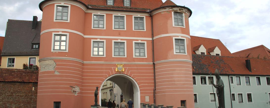 Das Bild zeigt das Rieder Tor.