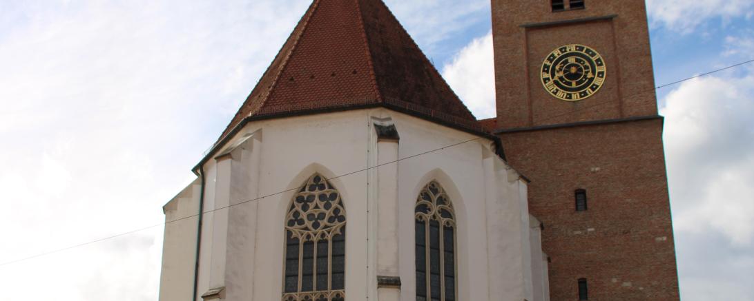 Das Bild zeigt die Stadtpfarrkirche