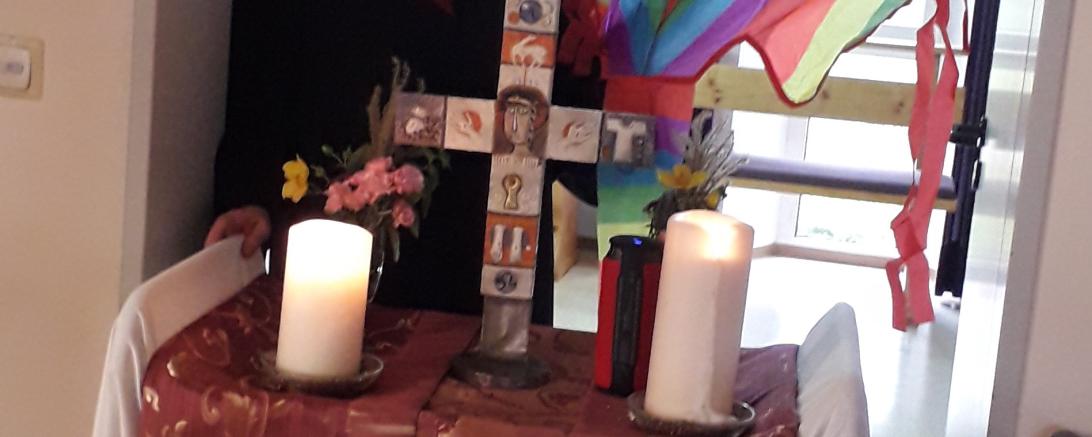 Das Bild zeigt den fahrbaren Altar