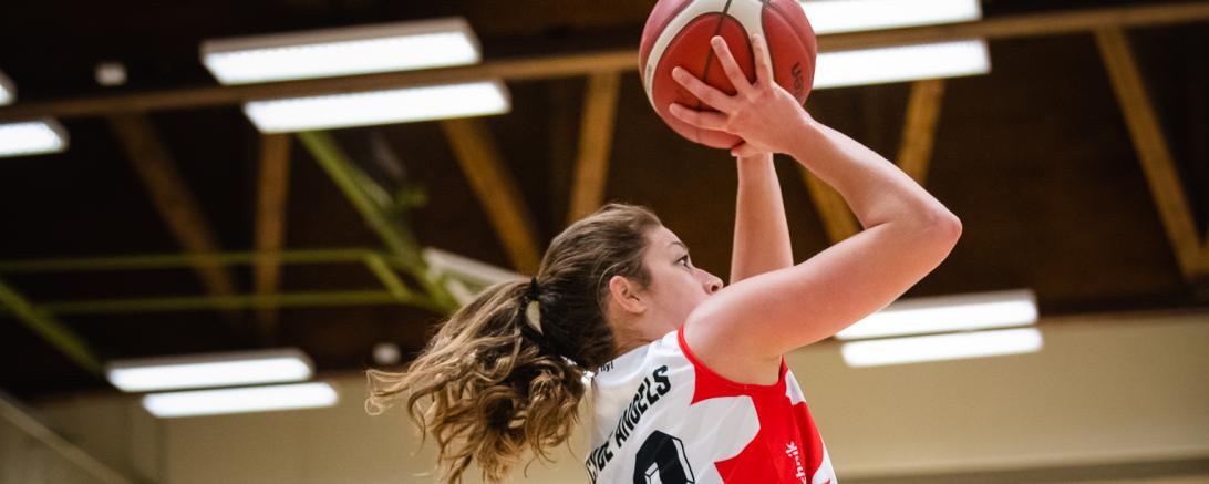 Das Bild zeigt Laken James (XCYDE Angels) beim Spiel gegen Marburg.