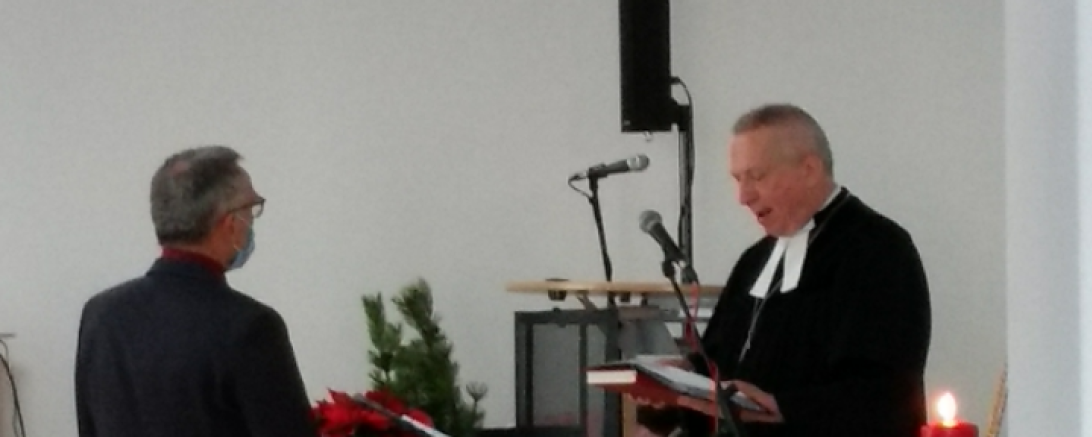 Das Bild zeigt Pastor Guthmann und Dekan Wolfermann