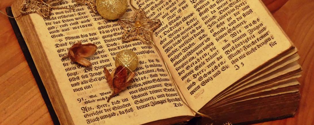 Das Bild zeigt ein Gebetsbuch