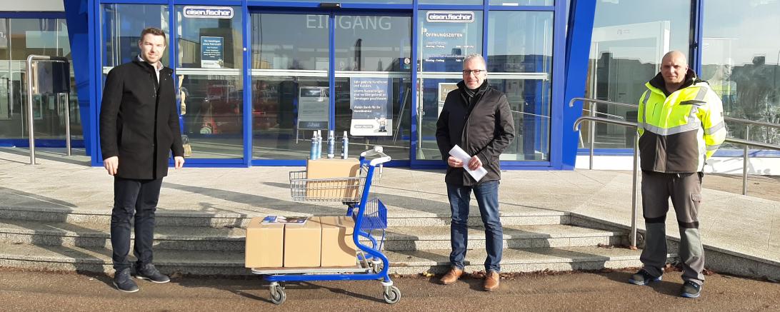 David Köhnlein, Manfred Steger und Michael Beyrle vor Eisen-Fischer Firmengebäude