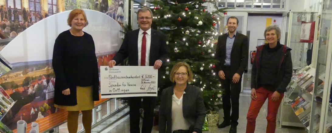 Auf dem Bild sind von links nach rechts: Margit Schmutterer, Erich Meyer, Karin Obermeyer, Thomas Heydecker, Beate Molder