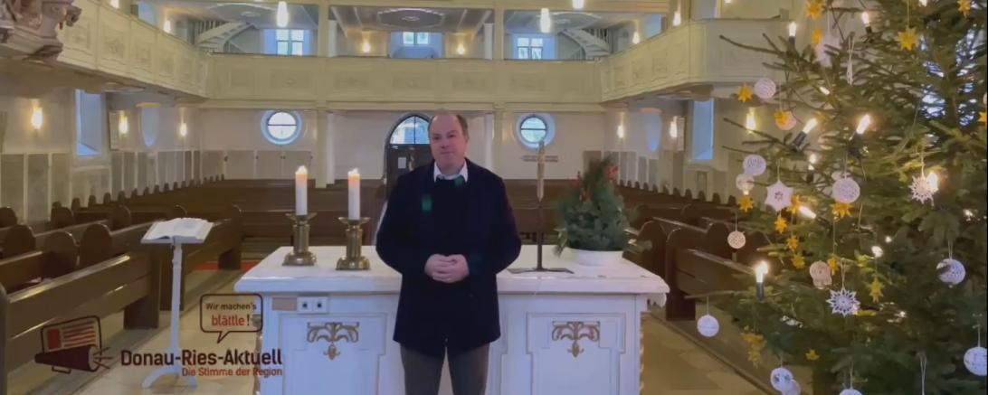 Dekan Armin Diener im Weihnachtsvideo. 