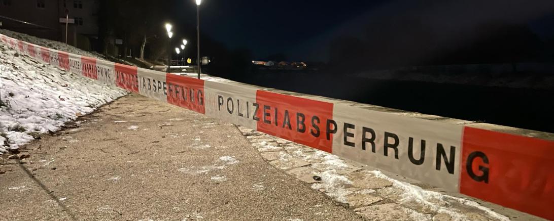 Polizeiabsperrung am Donauhafen