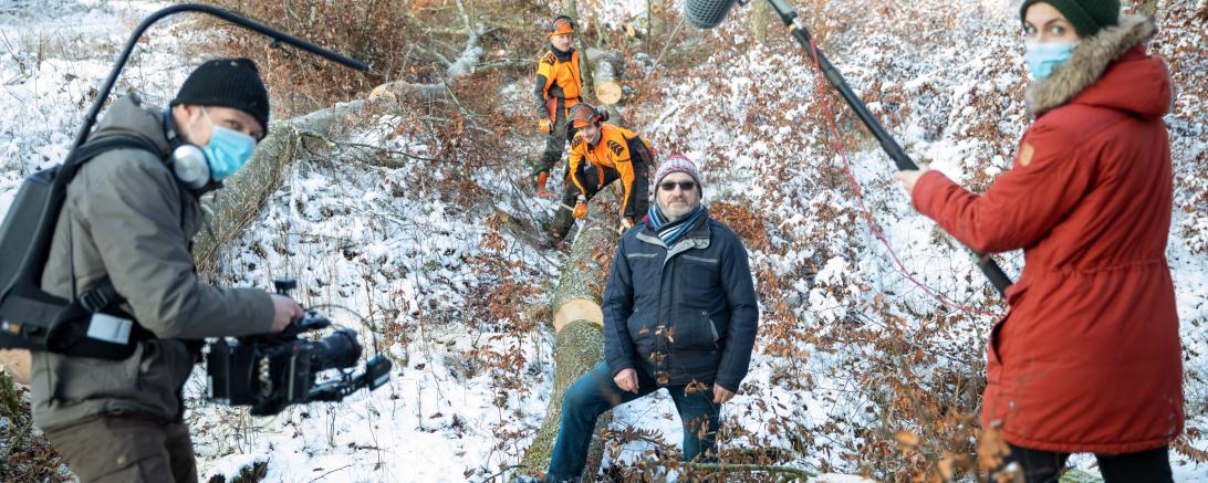 Das Bild zeigt die Dreharbeiten zum Imagefilm „Forstwirtschaft“ in Bayerdilling