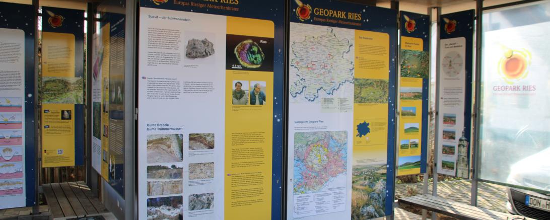 Das Bild zeigt die Geopark Ries Infostelle in Deiningen.
