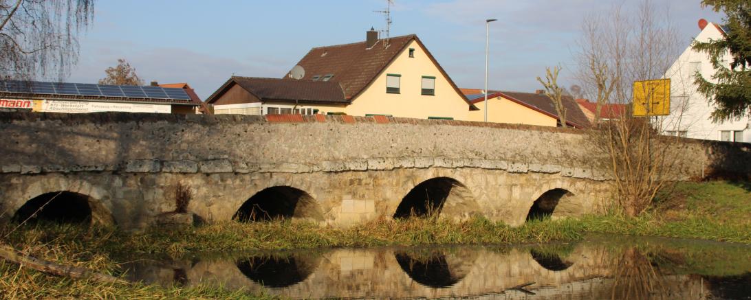 Das Bild zeigt die Egerbrücke in Deiningen.