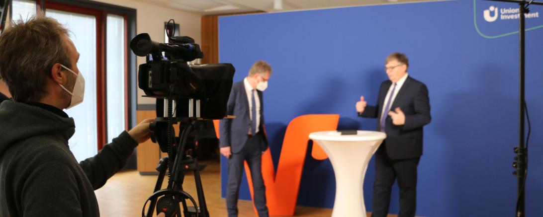 Ströbele und Ritter vor Kamera