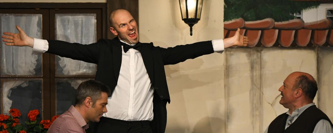 Das Bild zeigt eine Szene des letzten aufgeführten Stückes „Die falsche Katz“ von 2019.