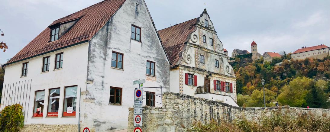 Das Bild zeigt die Bruckmühle heute.