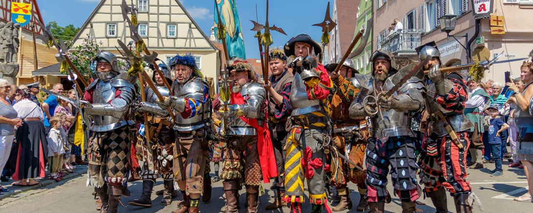 Das Bild zeigt den Historischen Markt Oettingen.