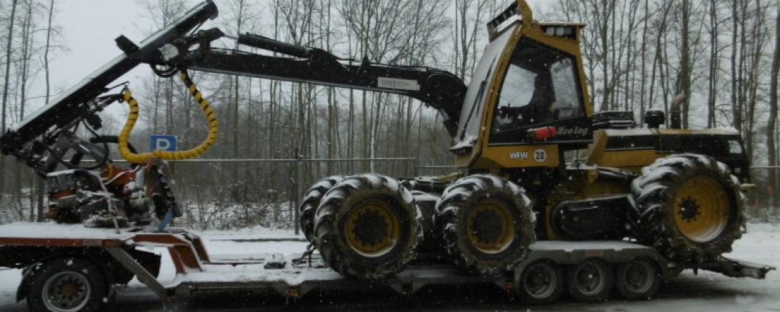 Eine Streife der Verkehrspolizeiinspektion Donauwörth wurde am gestrigen Mittwoch gegen 13.45 Uhr auf der Bundesstraße 2 bei Donauwörth auf dieses landwirtschaftliches Gespann aufmerksam.