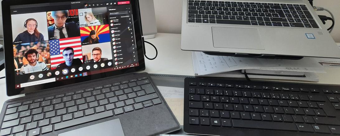 Das Bild zeigt Schüler der 13. Klasse der Berufsoberschule, die via MS Teams die US-Wahl simulieren.