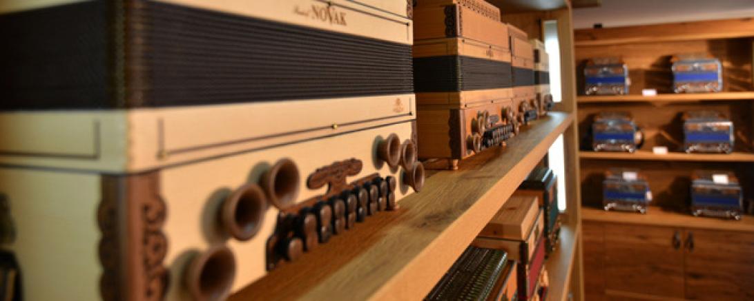 Die Steirische Harmonika per App und online lernen? Die Harmonika-Musikschule im Ries macht´s möglich.