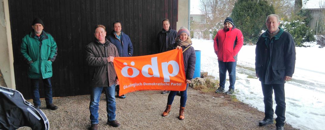 Die ÖDP-Mitglieder im Bundeswahlkreis 254 Donau-Ries haben ihren Bundestagsdirektkandidaten in Absprache mit der Stadt Donauwörth, dem Landratsamt Donauwörth und dem Landratsamt Dillingen, das für den Bundeswahlkreis Donau-Ries zuständig ist, coronabedingt in Donauwörth im Freien aufgestellt.