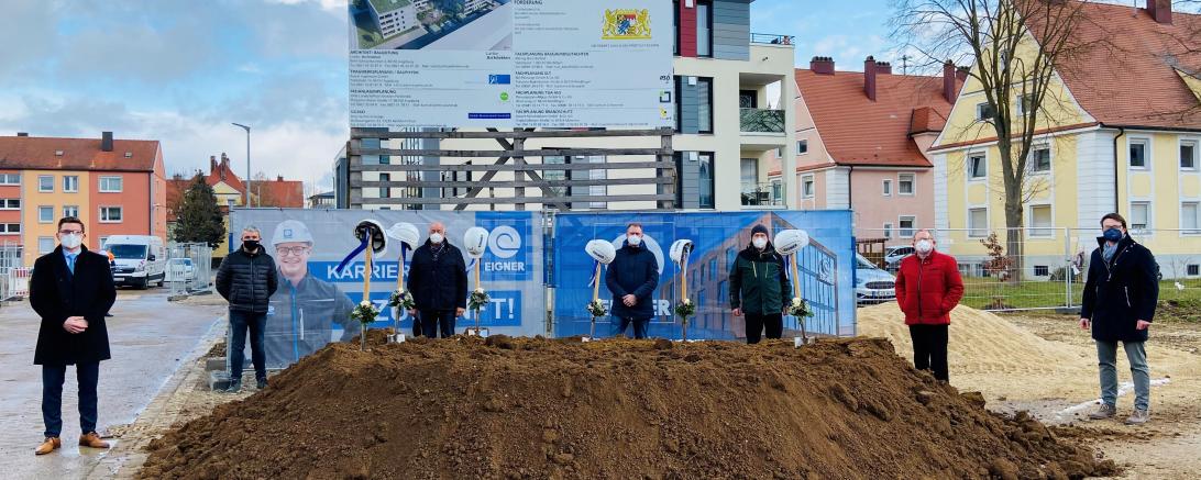 Das Bild zeigt den Spatenstich des neuen Nördlinger Wohnbauprojekts 