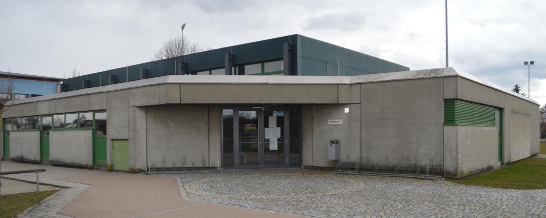 Die Schulturnhalle in Mertingen.
