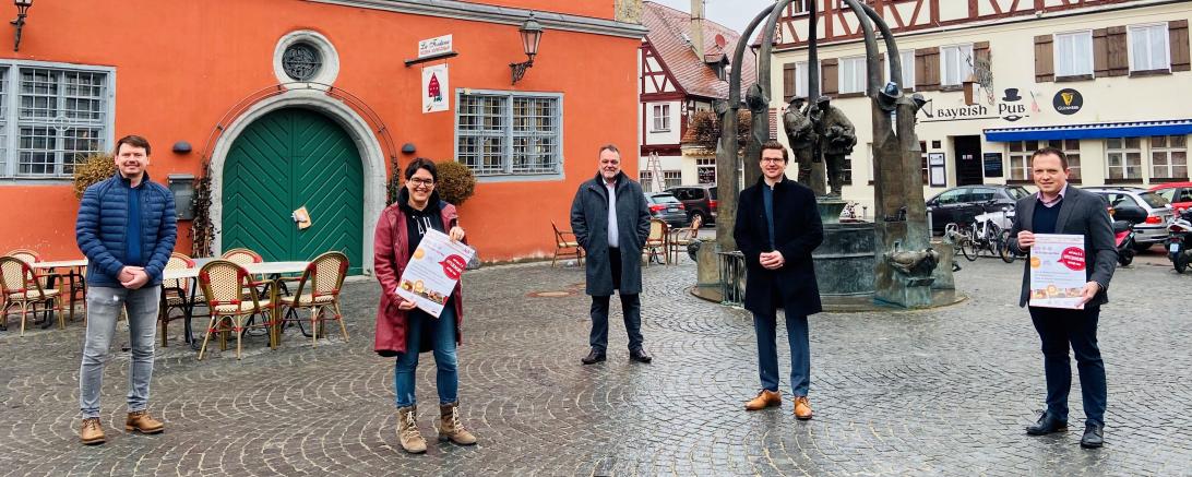 Das Bild zeigt Stefan Kirchner (Farben-Kirchner), Susanne Vierkorn (Stadtmarketingverein), Johannes Ziegelmeir (Kanzlei Wörlen, Ziegelmeir, Dr. Theurer), OB David Wittner, Daniel Wizinger (Tourist-Information). 