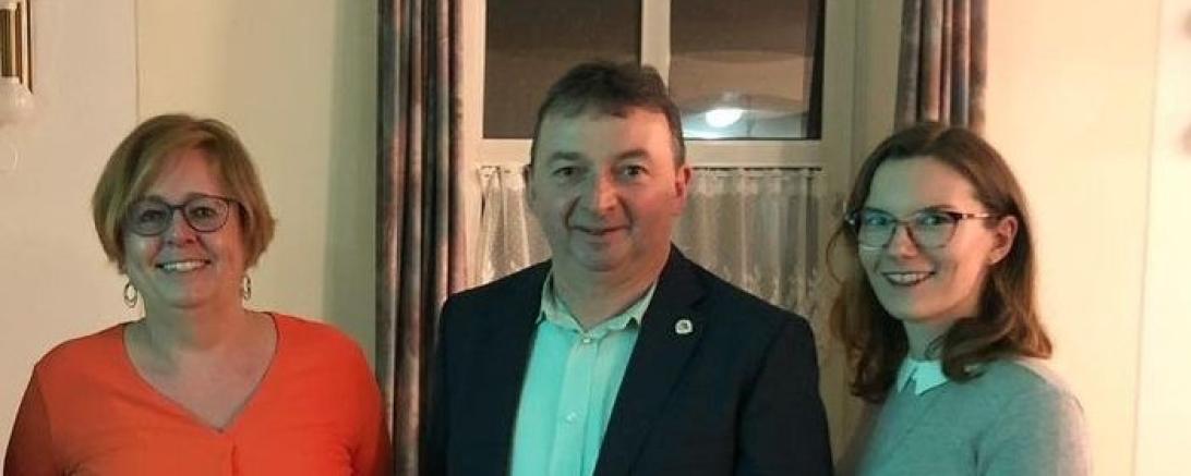 Auf dem Bild sind Bärbel Stahl, Albert Riedelsheimer und Katrin Gleißner zu sehen. 