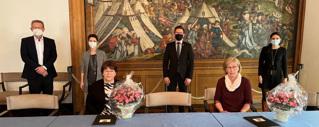 Das Bild zeigt die Verabschiedung von Frau Elsa Ruf und Frau Rita Meyer. 