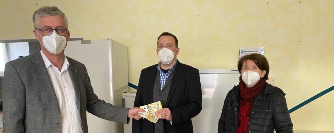 Werner Rauch, Branko Schäpers, Marianne Wagner bei Spendenübergabe