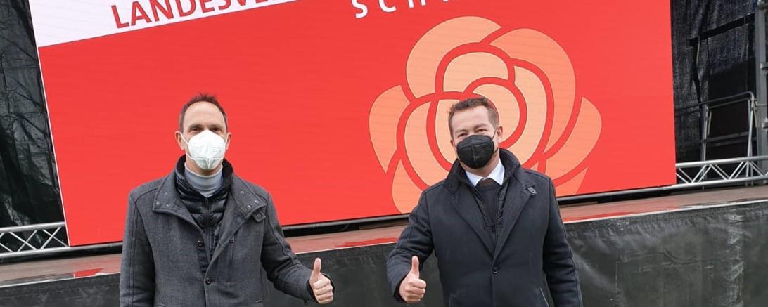 Der Alerheimer Bürgermeister Christoph Schmid (links) mit dem Spitzenkandidaten der SPD Bayenr, Uli Grötsch,