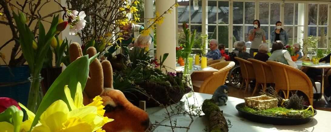 Frühlingsdekoration im Altenheim