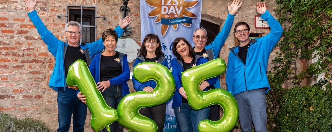 Der Festausschuss freut sich auf das Jahresprogramm anlässlich des 125-jährigen Jubiläums der Donauwörther Alpenvereinssektion. 