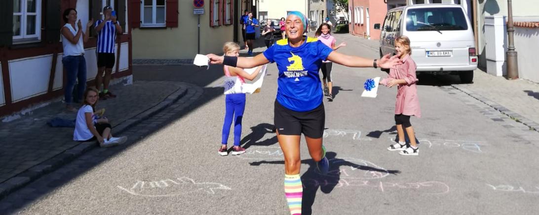 Dorothea Gaudernack umrundet Nördlingen mehr als 13 mal. 