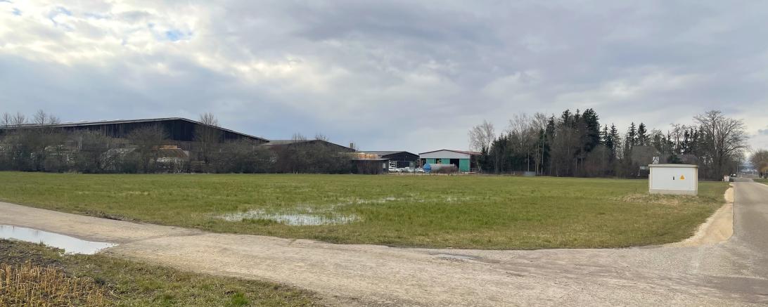 Auf dem Areal von Holz Burger sollen zukünftig Kettenhäuser gebaut werden. Sie erfüllen nicht nur den Bedarf nach Eigentumswohnraum sondern bilden auch einen passiven Lärmschutzwall. 