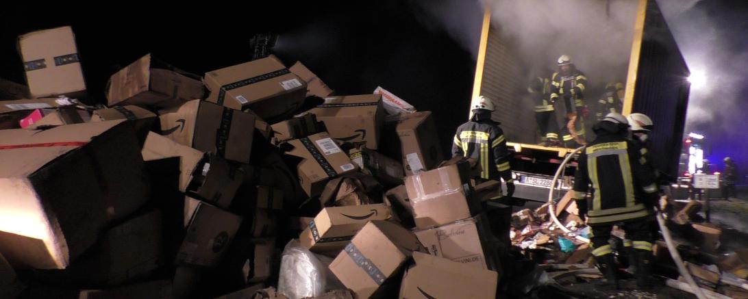In der vergangenen Nacht brannte ein Lkw-Anhänger. 