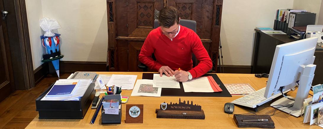 Das Bild zeigt Nördlingens OB David Wittner. 