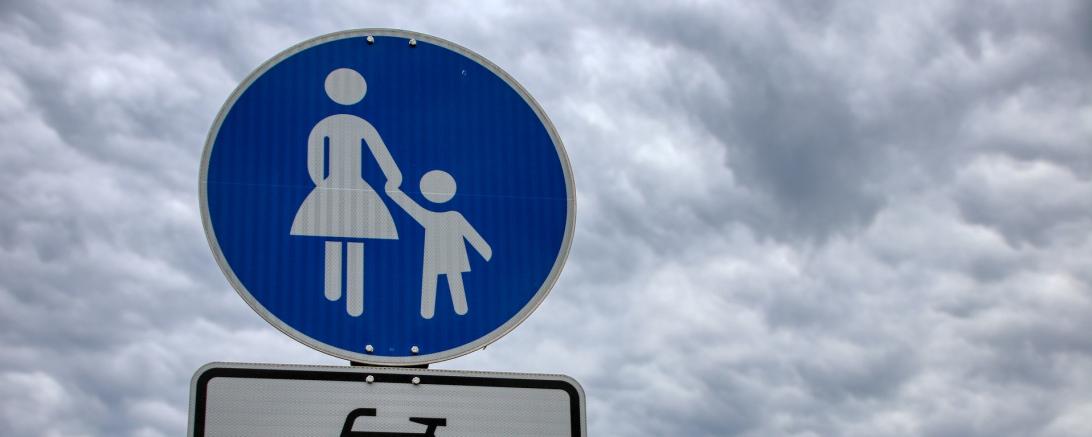 Das Bild zeigt das Schild für Fußgänger - und Fahrradfahrer frei.