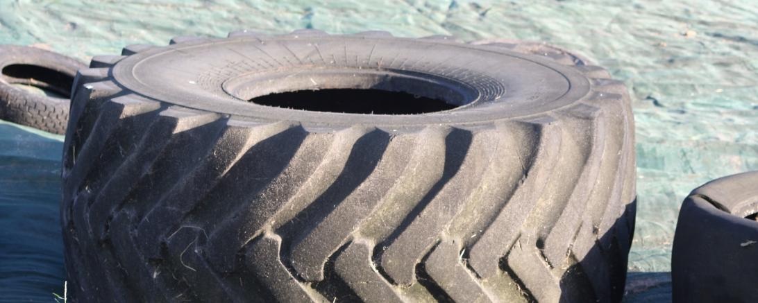 Das Bild zeigt einen Traktorreifen