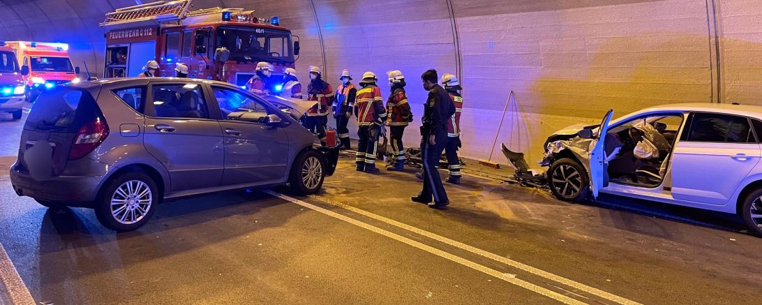 Frontalzusammenstoß zweier Pkw