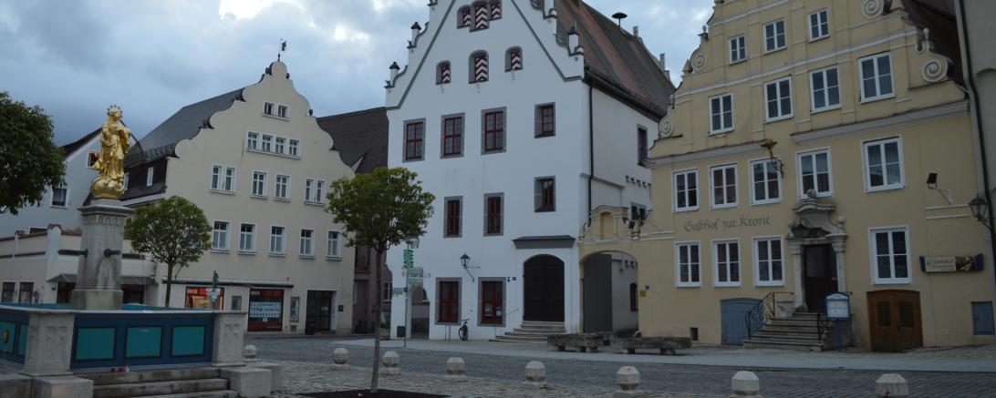 Das Bild zeigt den Wemdinger Marktplatz.